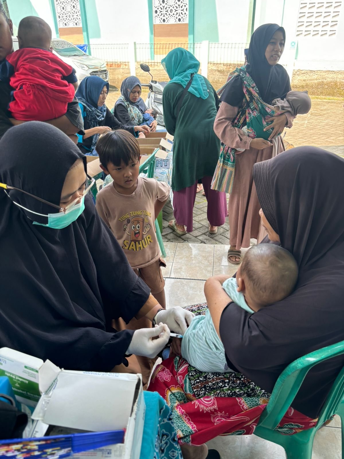CATCH UP CAMPAIGN (IMUNISASI KEJAR SERENTAK) POSYANDU PUTIH 1 DAN SEMBOJA PUTIH 2 DI RW 13 KERTASEMBOJA